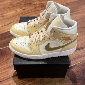 Nike  Jordans metallic gold Women's Sneakers in Cream and Gold